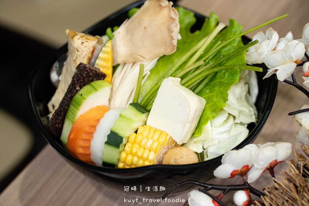 [台南年菜外帶]敝姓鍋台南海安店，698元爽吃豪華海陸雙人餐？2026馬年圍爐最強CP值火鍋組開箱