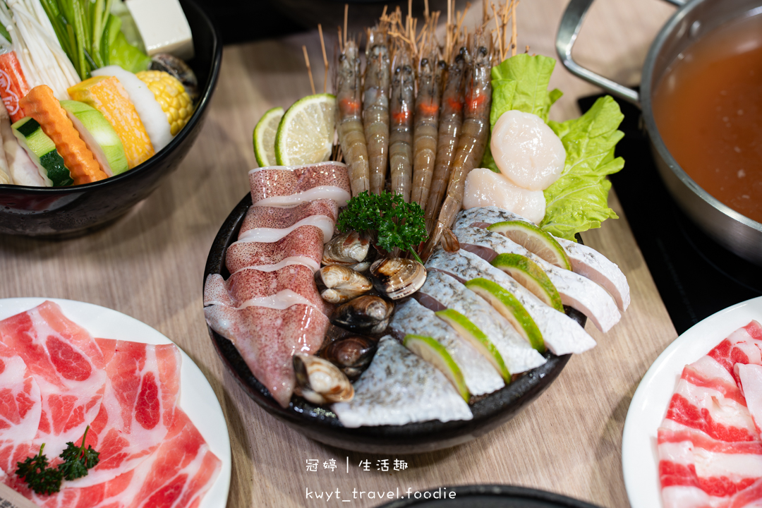 [台南年菜外帶]敝姓鍋台南海安店，698元爽吃豪華海陸雙人餐？2026馬年圍爐最強CP值火鍋組開箱