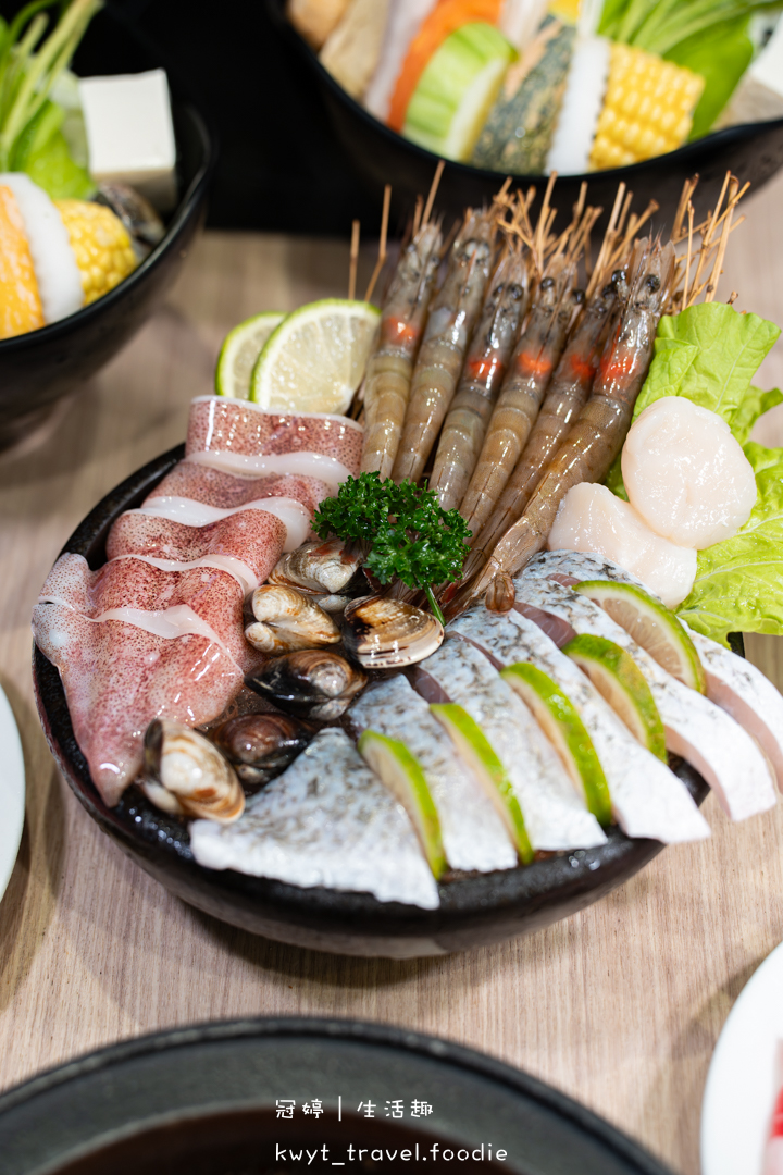 [台南年菜外帶]敝姓鍋台南海安店，698元爽吃豪華海陸雙人餐？2026馬年圍爐最強CP值火鍋組開箱
