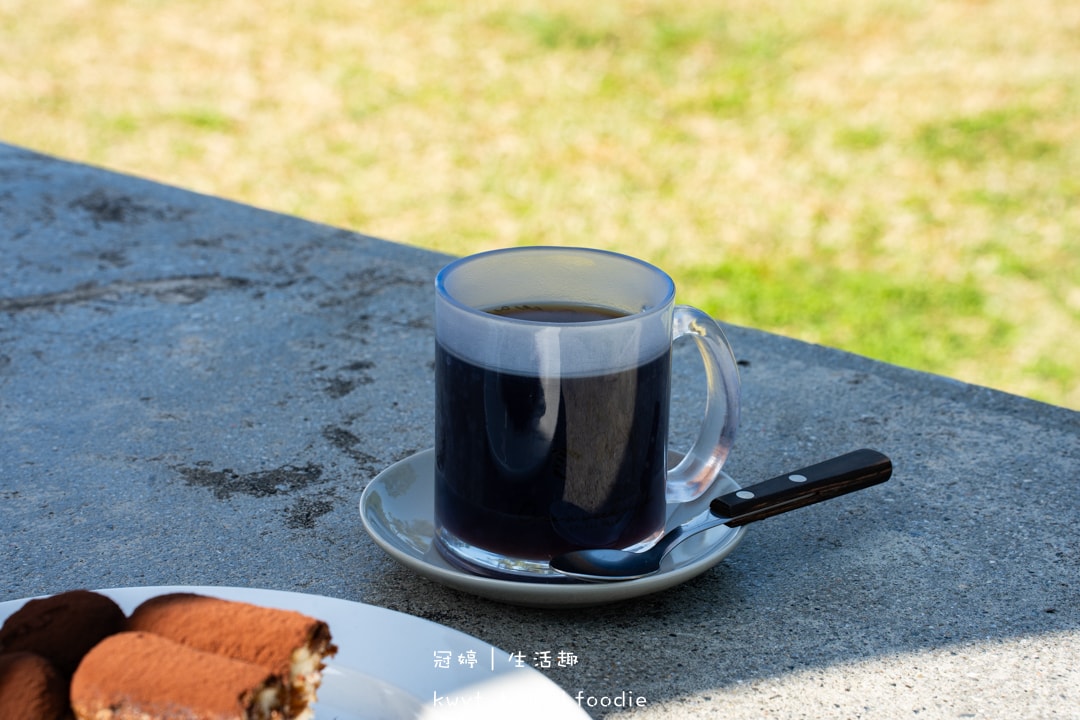 [沖繩咖啡廳推薦]Once a week coffee Garden，看海看飛機的森林系秘境咖啡廳，寶藏提拉米蘇，沖繩甜點推薦，附最新菜單
