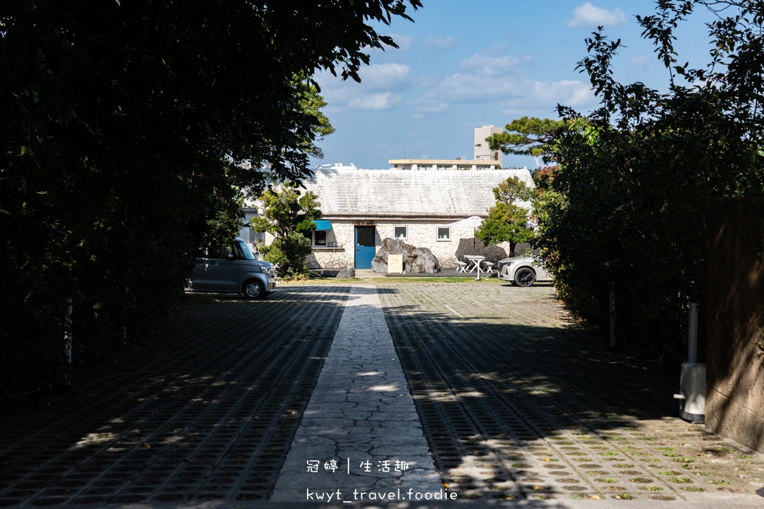 [沖繩咖啡廳推薦]Once a week coffee Garden，看海看飛機的森林系秘境咖啡廳，寶藏提拉米蘇，沖繩甜點推薦，附最新菜單