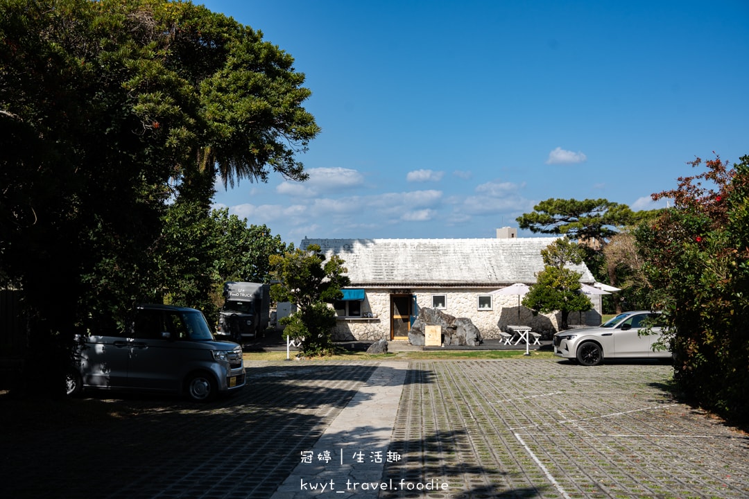 [沖繩咖啡廳推薦]Once a week coffee Garden，看海看飛機的森林系秘境咖啡廳，寶藏提拉米蘇，沖繩甜點推薦，附最新菜單