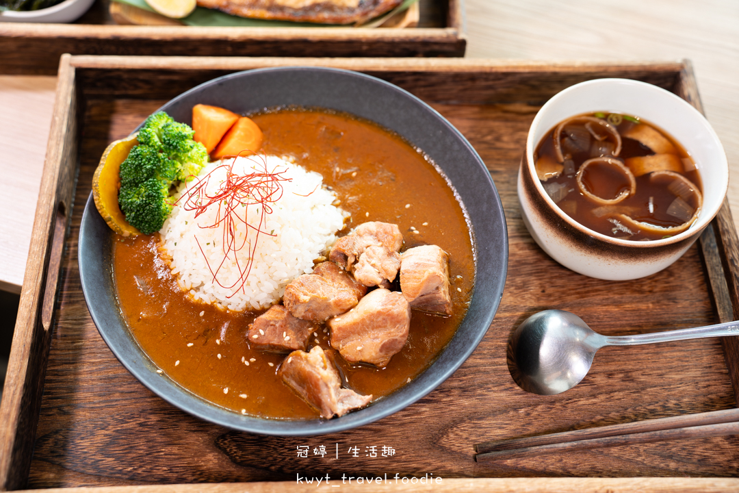 [高雄文化中心美食]ご飯Go Han，高師大附近的質感日式定食，必吃慢燉豬肉咖哩與鹽烤鯖魚，高雄師範大學美食，附最新菜單
