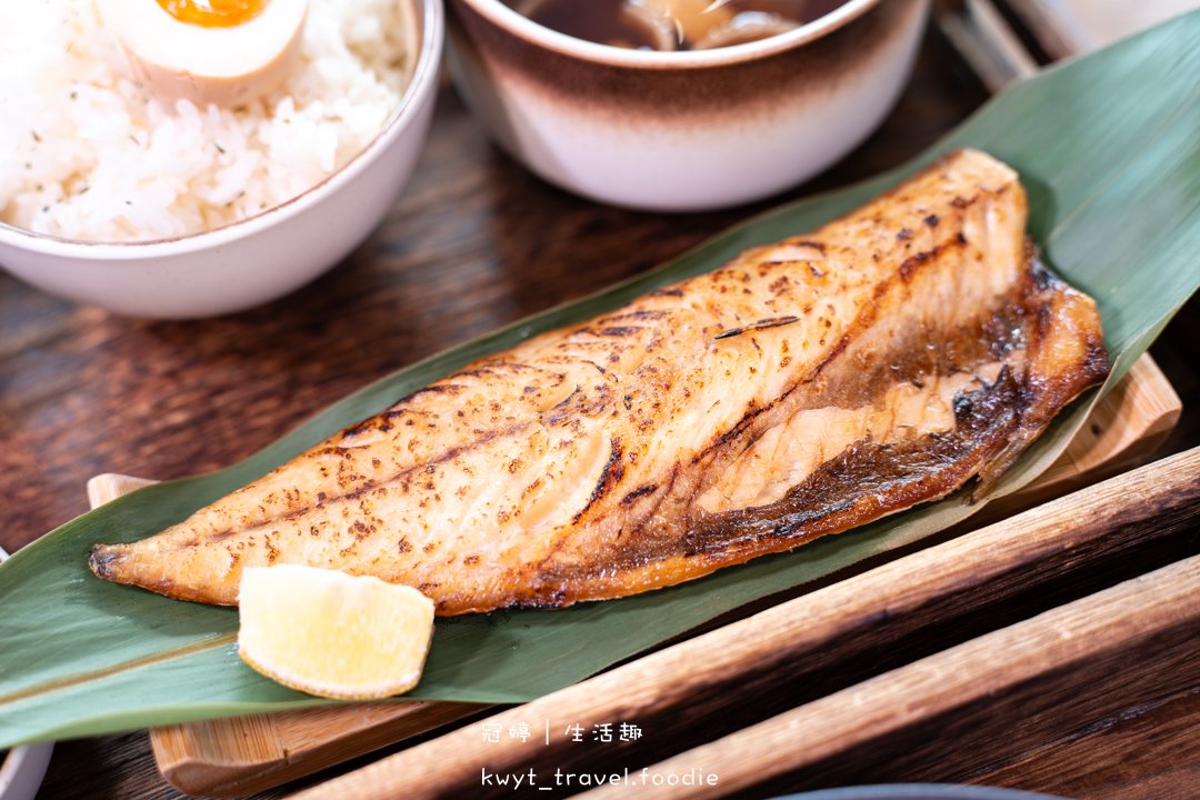 [高雄文化中心美食]ご飯Go Han，高師大附近的質感日式定食，必吃慢燉豬肉咖哩與鹽烤鯖魚，高雄師範大學美食，附最新菜單