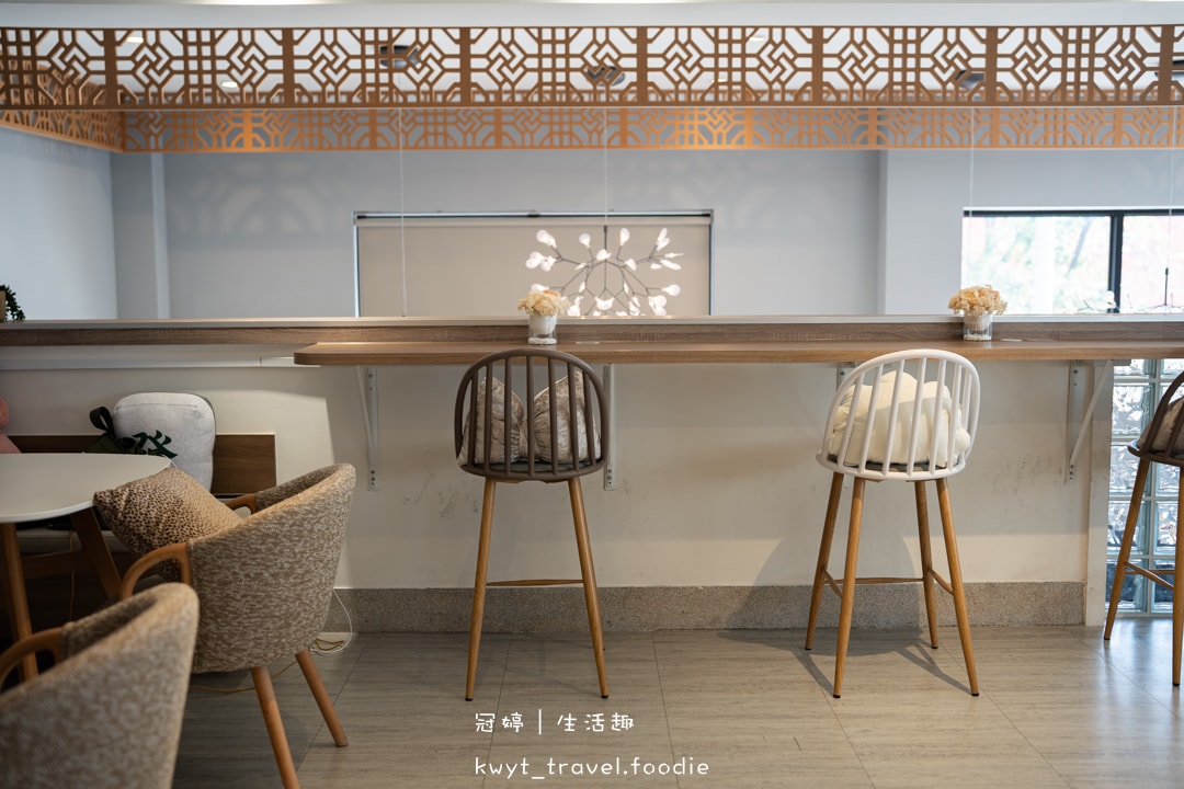 [台中北屯區早午餐]韓小鍋cafe，韓系質感早午餐，蕉咖噴泉！口袋夾包、醬牛肋早午餐盤，北屯不限時插座咖啡廳推薦，附最新菜單