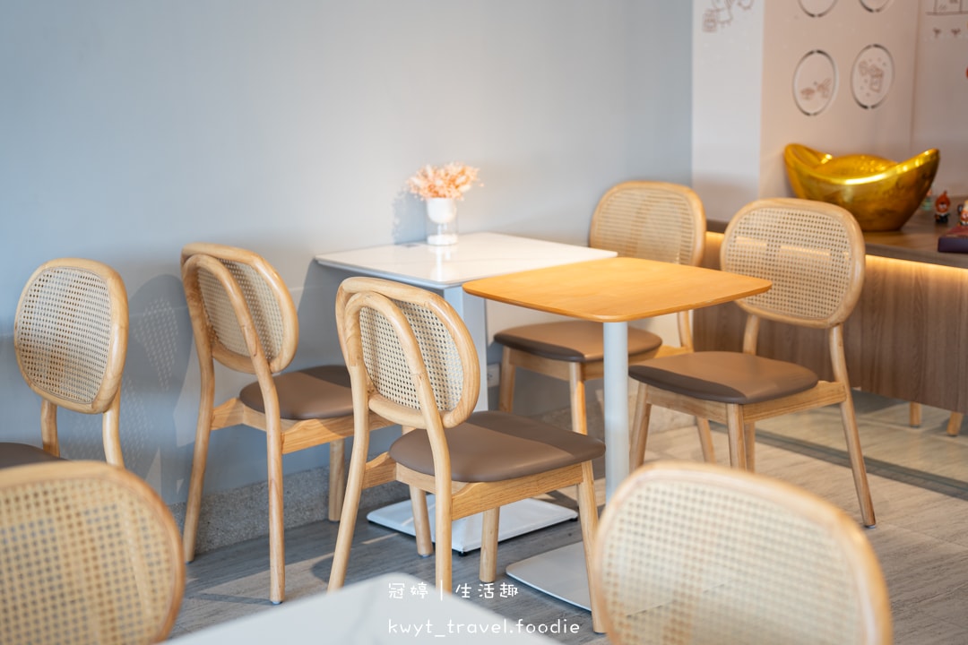 [台中北屯區早午餐]韓小鍋cafe，韓系質感早午餐，蕉咖噴泉！口袋夾包、醬牛肋早午餐盤，北屯不限時插座咖啡廳推薦，附最新菜單