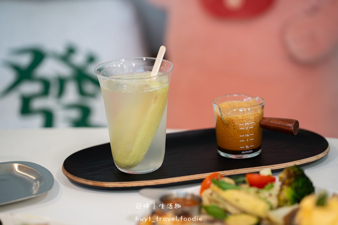 [台中北屯區早午餐]韓小鍋cafe，韓系質感早午餐，蕉咖噴泉！口袋夾包、醬牛肋早午餐盤，北屯不限時插座咖啡廳推薦，附最新菜單