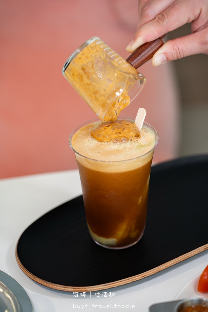 [台中北屯區早午餐]韓小鍋cafe，韓系質感早午餐，蕉咖噴泉！口袋夾包、醬牛肋早午餐盤，北屯不限時插座咖啡廳推薦，附最新菜單