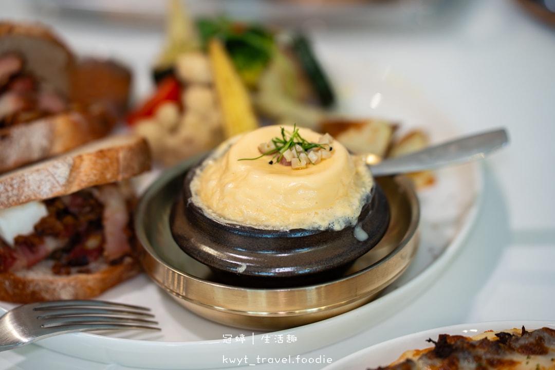[台中北屯區早午餐]韓小鍋cafe，韓系質感早午餐，蕉咖噴泉！口袋夾包、醬牛肋早午餐盤，北屯不限時插座咖啡廳推薦，附最新菜單