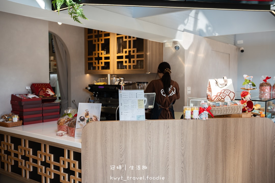 [台中北屯區早午餐]韓小鍋cafe，韓系質感早午餐，蕉咖噴泉！口袋夾包、醬牛肋早午餐盤，北屯不限時插座咖啡廳推薦，附最新菜單