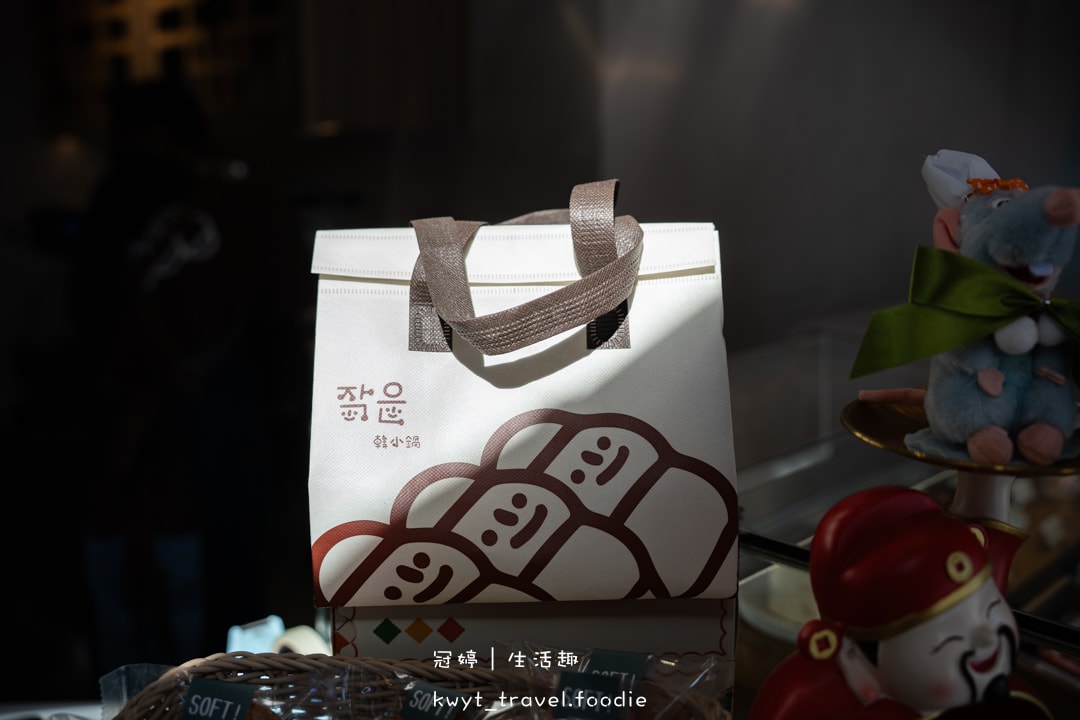[台中北屯區早午餐]韓小鍋cafe，韓系質感早午餐，蕉咖噴泉！口袋夾包、醬牛肋早午餐盤，北屯不限時插座咖啡廳推薦，附最新菜單