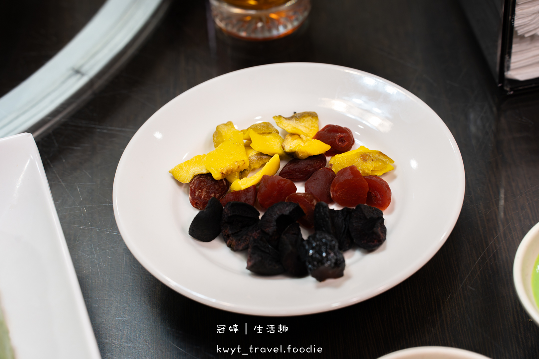 [2026台南過年聚餐餐廳]周氏蝦捲國宴廳，每人600元吃遍12道國宴級台南小吃美食！新春開運年菜開箱，帶長輩吃飯超有面子