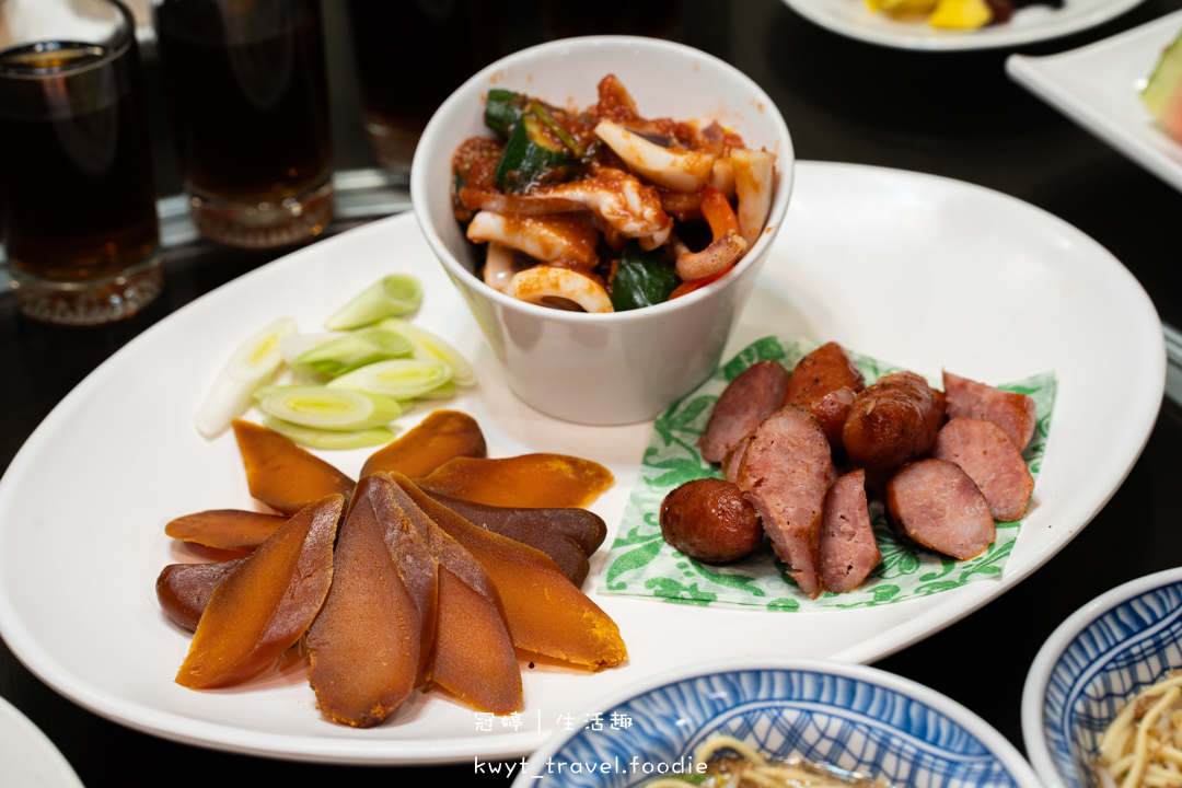 [2026台南過年聚餐餐廳]周氏蝦捲國宴廳，每人600元吃遍12道國宴級台南小吃美食！新春開運年菜開箱，帶長輩吃飯超有面子