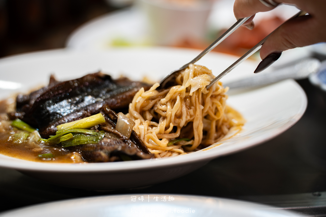 [2026台南過年聚餐餐廳]周氏蝦捲國宴廳，每人600元吃遍12道國宴級台南小吃美食！新春開運年菜開箱，帶長輩吃飯超有面子