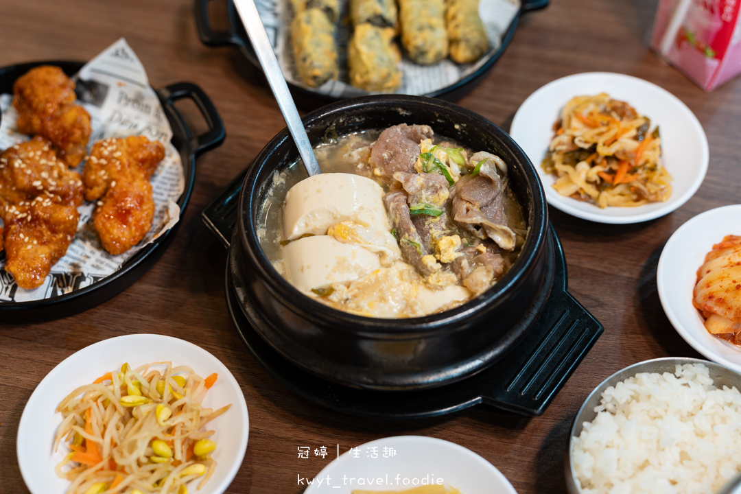 [台南安平平價美食]庫霸豬肉湯飯，小菜飲料無限續！必點牛肉嫩豆腐鍋、神還原紫菜冬粉卷，安平午餐晚餐推薦，附最新菜單