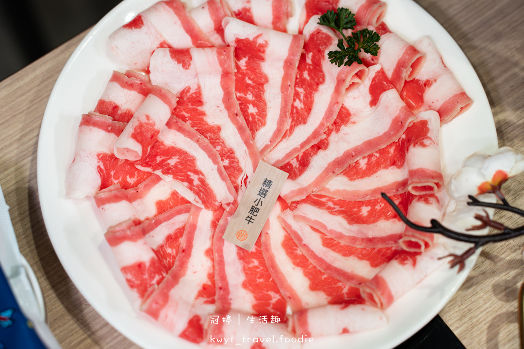 [台南親子友善餐廳]敝姓鍋台南海安店，龍蝦海陸套餐、過年限定內用年菜超澎湃，台南過年聚餐推薦，附最新菜單