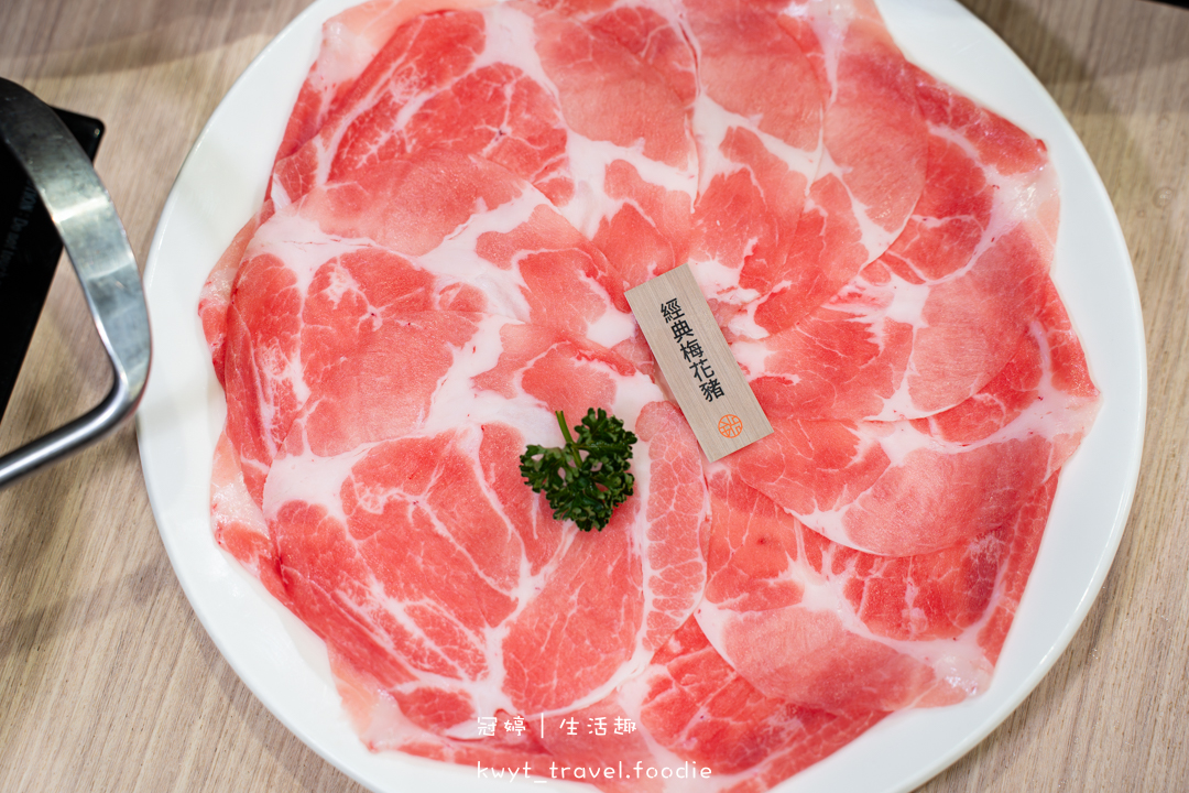 [台南親子友善餐廳]敝姓鍋台南海安店，龍蝦海陸套餐、過年限定內用年菜超澎湃，台南過年聚餐推薦，附最新菜單