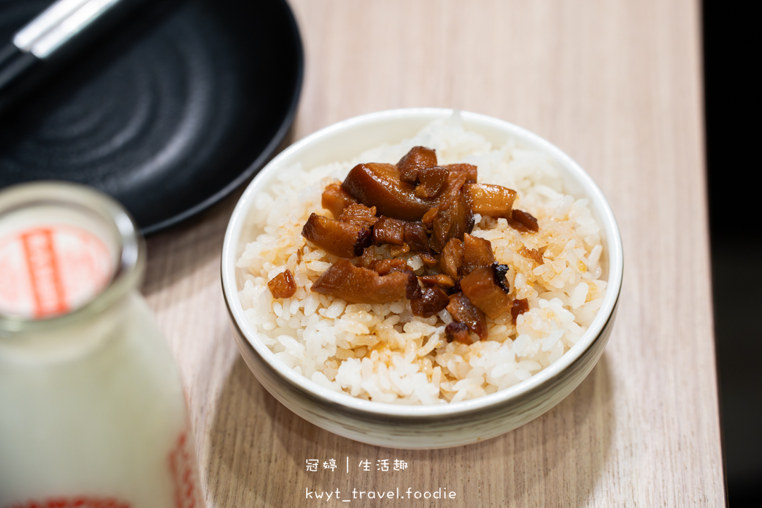 [台南親子友善餐廳]敝姓鍋台南海安店，龍蝦海陸套餐、過年限定內用年菜超澎湃，台南過年聚餐推薦，附最新菜單