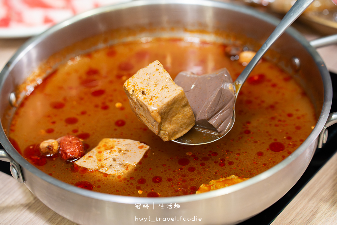 [台南親子友善餐廳]敝姓鍋台南海安店，龍蝦海陸套餐、過年限定內用年菜超澎湃，台南過年聚餐推薦，附最新菜單