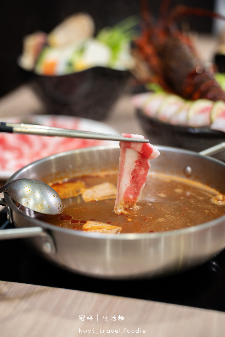 [台南親子友善餐廳]敝姓鍋台南海安店，龍蝦海陸套餐、過年限定內用年菜超澎湃，台南過年聚餐推薦，附最新菜單