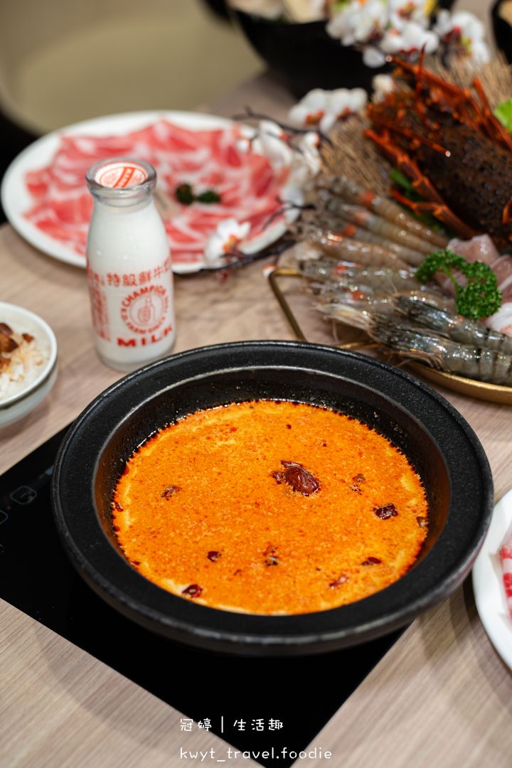 [台南親子友善餐廳]敝姓鍋台南海安店，龍蝦海陸套餐、過年限定內用年菜超澎湃，台南過年聚餐推薦，附最新菜單