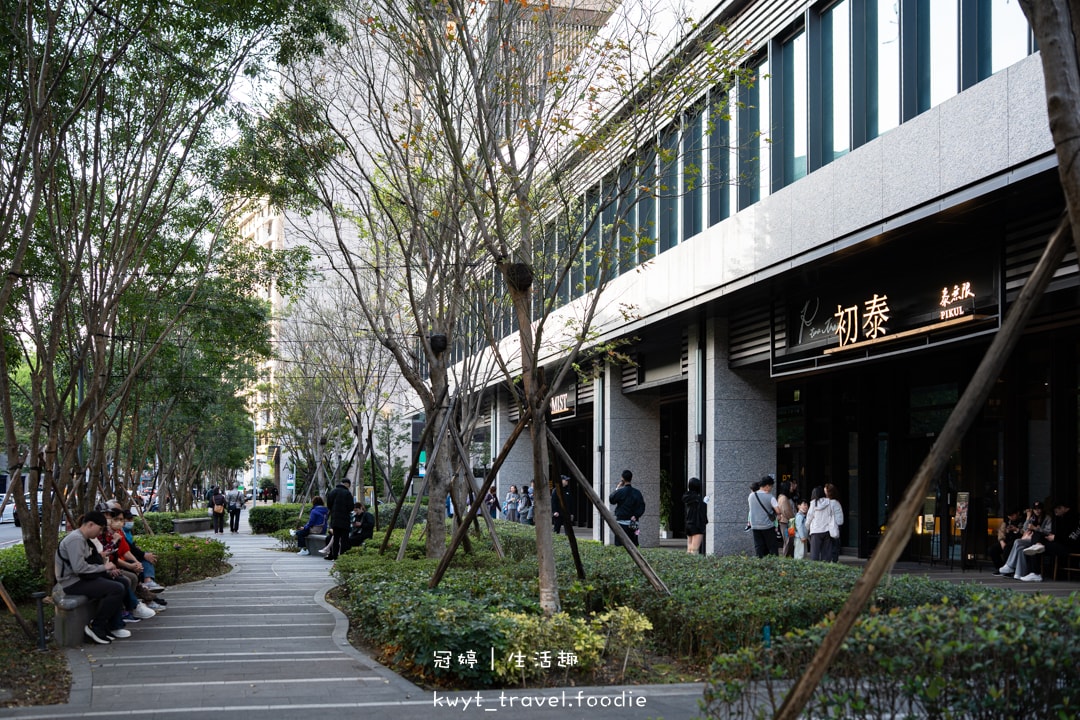 [板橋泰式料理無限吃]初泰泰無限新板傑仕堡，759元泰式料理無限吃！泰國主廚坐鎮，火山排骨、泰北爐烤牛排，板橋車站附近美食餐廳，最新價格