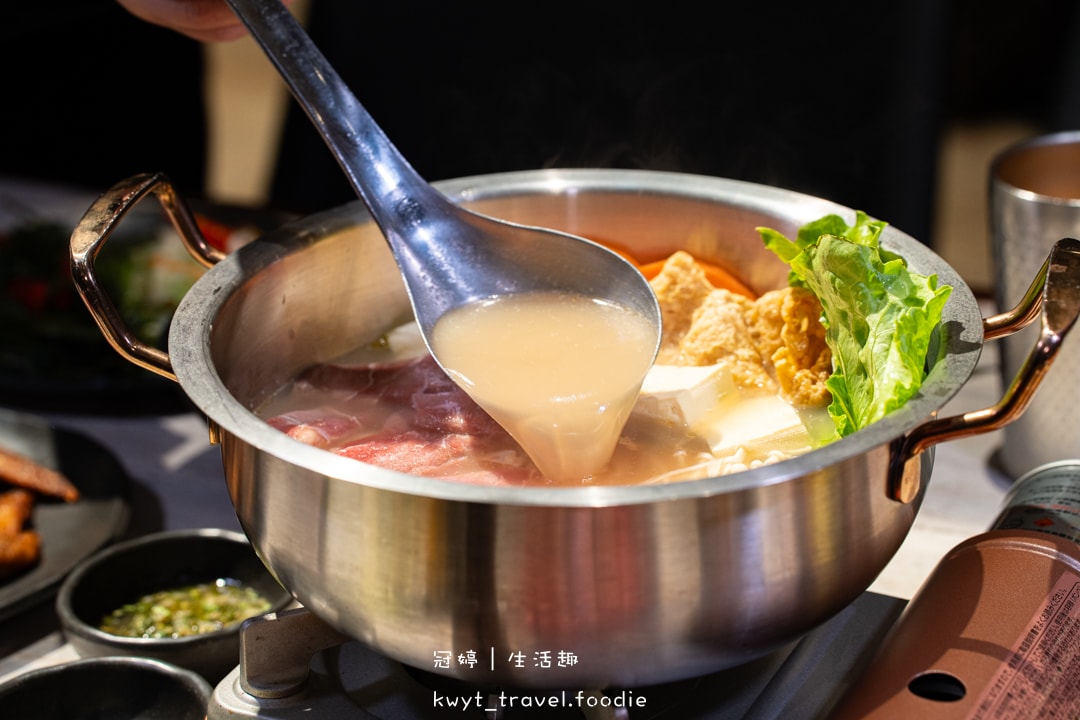 [板橋泰式料理無限吃]初泰泰無限新板傑仕堡，759元泰式料理無限吃！泰國主廚坐鎮，火山排骨、泰北爐烤牛排，板橋車站附近美食餐廳，最新價格