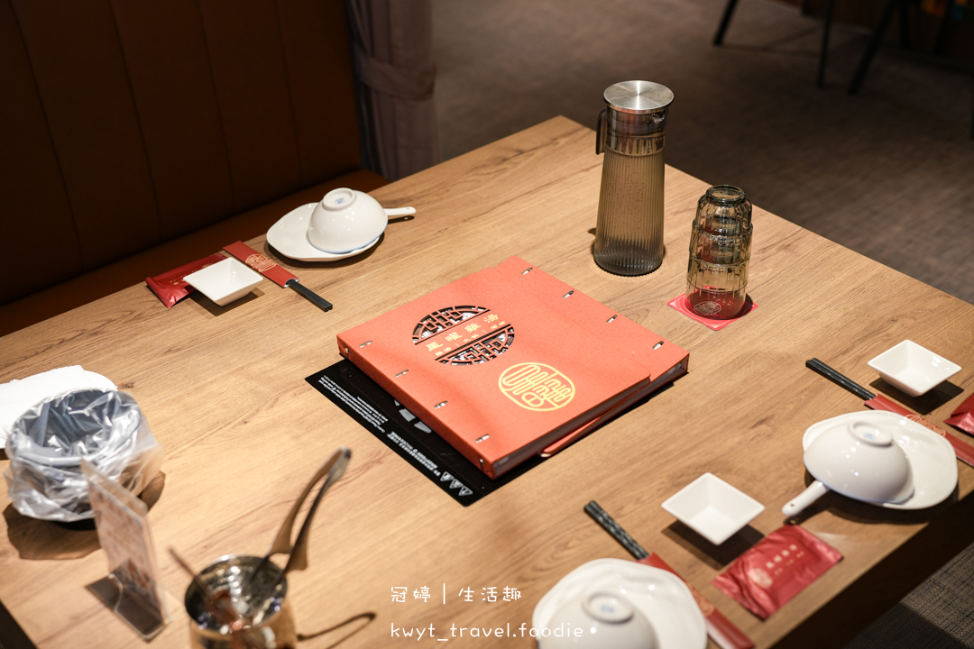 [台北中山區雞湯火鍋]星曜雞湯，雞湯界愛馬仕！免費無限續湯，A5和牛與現流海鮮的奢華饗宴，台北包廂餐廳推薦，附最新菜單