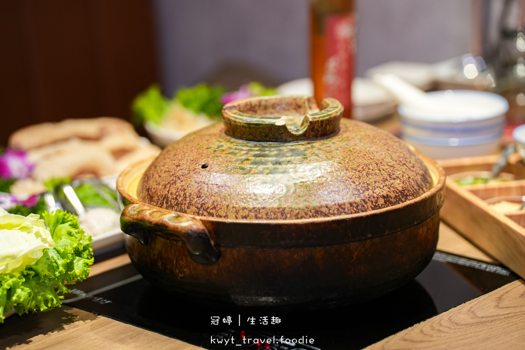 [台北中山區雞湯火鍋]星曜雞湯，雞湯界愛馬仕！免費無限續湯，A5和牛與現流海鮮的奢華饗宴，台北包廂餐廳推薦，附最新菜單