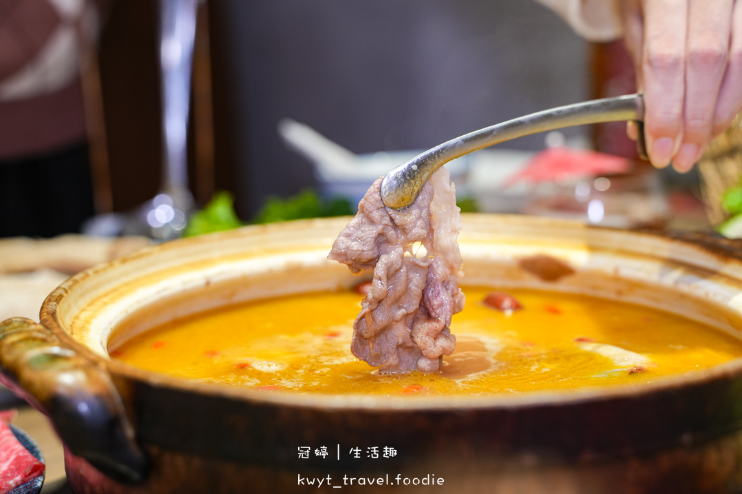 [台北中山區雞湯火鍋]星曜雞湯，雞湯界愛馬仕！免費無限續湯，A5和牛與現流海鮮的奢華饗宴，台北包廂餐廳推薦，附最新菜單
