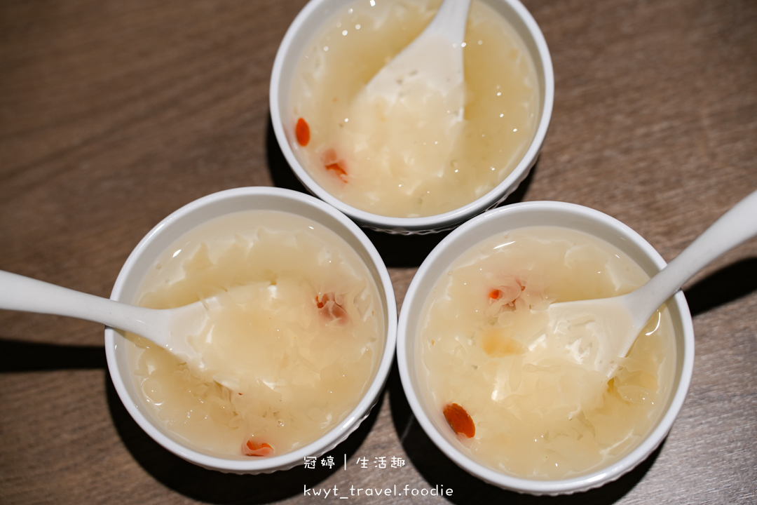 [台北中山區雞湯火鍋]星曜雞湯，雞湯界愛馬仕！免費無限續湯，A5和牛與現流海鮮的奢華饗宴，台北包廂餐廳推薦，附最新菜單