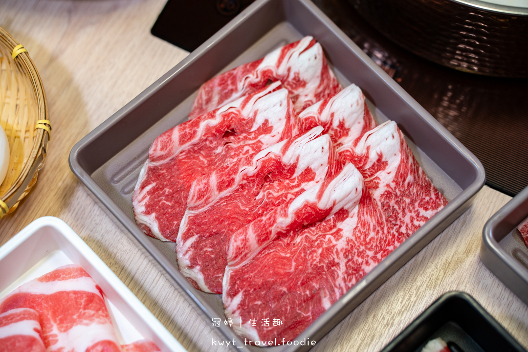 [礁溪火鍋吃到飽]樂樂壽喜燒日式鍋物放題，火鍋吃到飽538元起，無限量供應現切原肉、蔬菜車、冰淇淋，礁溪火車站附近美食餐廳，附最新吃到飽價位