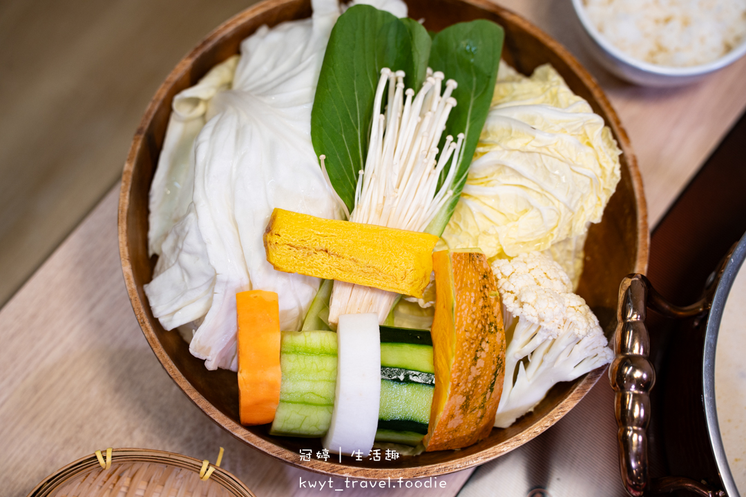 [礁溪火鍋吃到飽]樂樂壽喜燒日式鍋物放題，火鍋吃到飽538元起，無限量供應現切原肉、蔬菜車、冰淇淋，礁溪火車站附近美食餐廳，附最新吃到飽價位