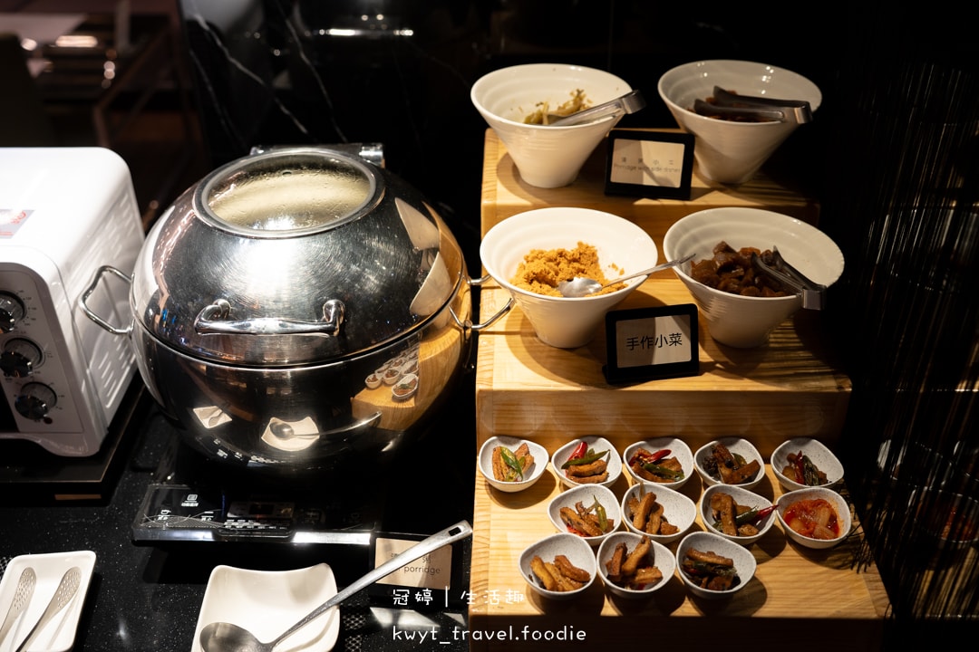 [桃園約會住宿]i hotel中壢旗艦館，3180元一泊二食林聰明砂鍋魚套餐、自助式早餐，全球首創電子競技主題旅館，中壢住宿，附最新休息住宿費用參考