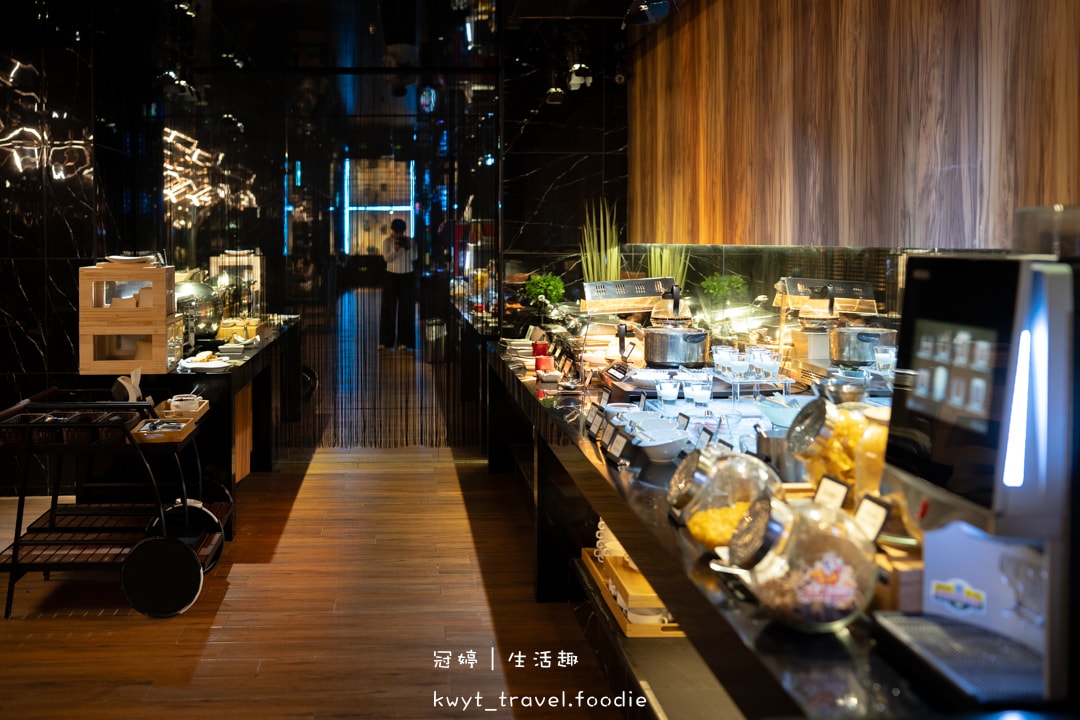 [桃園約會住宿]i hotel中壢旗艦館，3180元一泊二食林聰明砂鍋魚套餐、自助式早餐，全球首創電子競技主題旅館，中壢住宿，附最新休息住宿費用參考