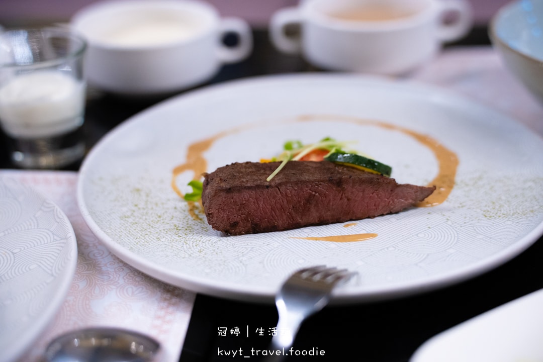 [桃園約會住宿]i hotel中壢旗艦館，3180元一泊二食林聰明砂鍋魚套餐、自助式早餐，全球首創電子競技主題旅館，中壢住宿，附最新休息住宿費用參考