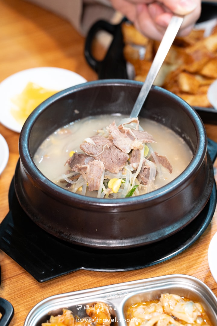 [台南安平美食]庫霸豬肉湯飯，台南必吃牛肉雪濃湯，海鮮小菜好驚艷！安平午餐推薦，附最新菜單
