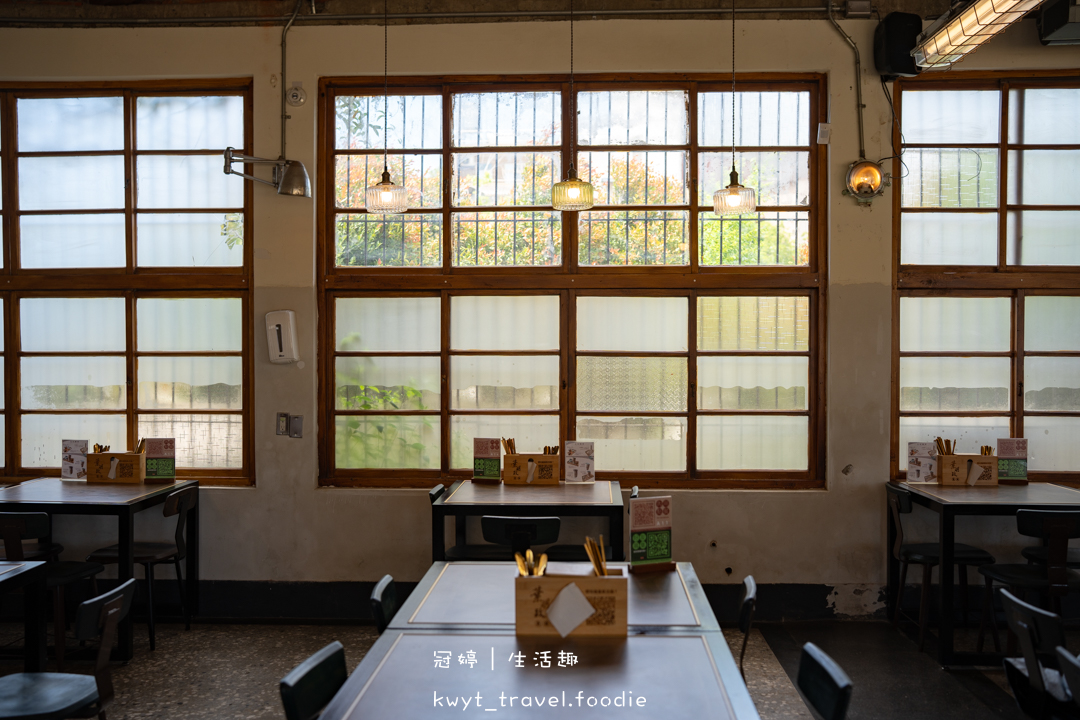 [新營小吃美食]葉明致麵舖，新上市的金湯肥牛麵，酸辣夠味吃了會上癮！復古風格空間超好拍，新營打卡美食推薦，附最新菜單