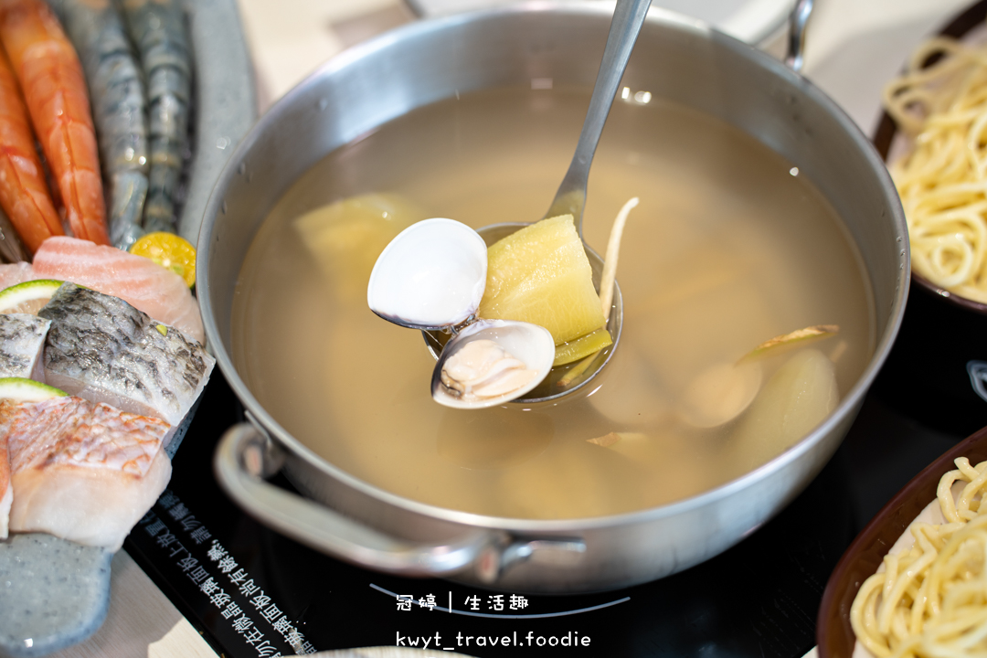[台中北區火鍋]粗吼鍋，一秒回到阿公阿嬤家！爆炒石頭火鍋，配油麵、古早味自助吧，台中平價火鍋，附最新菜單