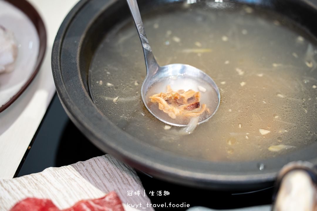 [台中北區火鍋]粗吼鍋，一秒回到阿公阿嬤家！爆炒石頭火鍋，配油麵、古早味自助吧，台中平價火鍋，附最新菜單