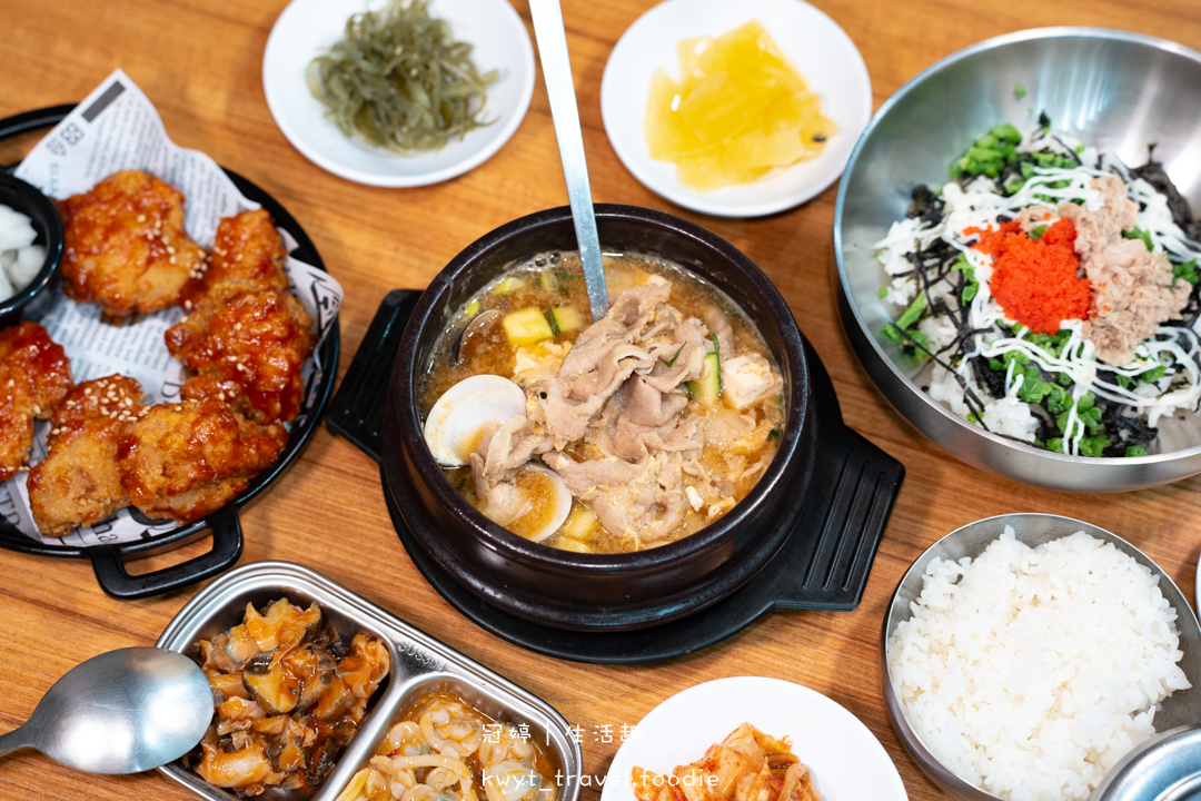 [安平午餐晚餐]庫霸豬肉湯飯，新推出的海鮮小菜好驚艷！必點豬肉嫩豆腐鍋，安平韓式湯飯推薦，附最新菜單