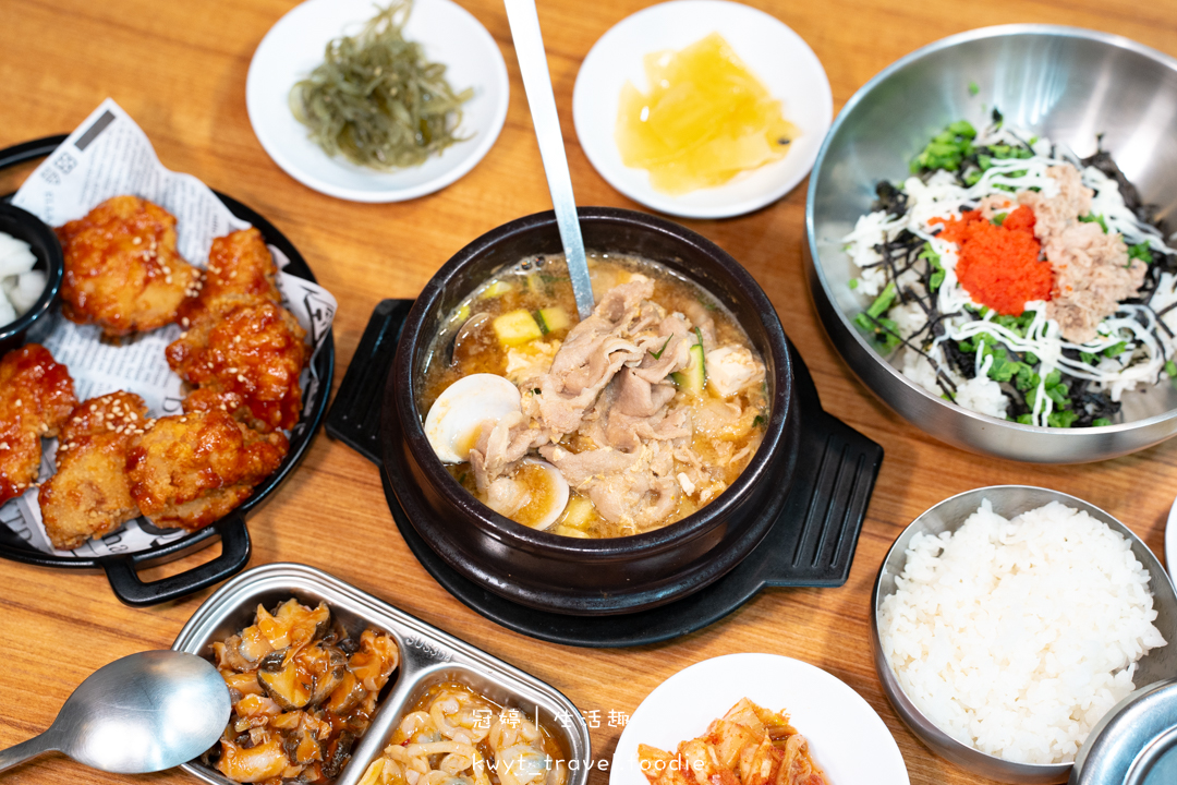 [安平午餐晚餐]庫霸豬肉湯飯，新推出的海鮮小菜好驚艷！必點豬肉嫩豆腐鍋，安平韓式湯飯推薦，附最新菜單